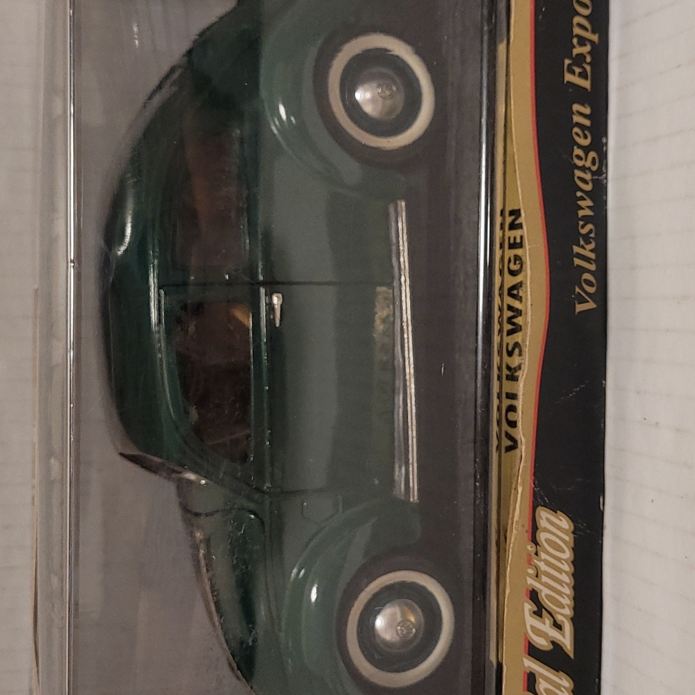 Vintage Maisto 1951 Volkswagen 1:18 Die Cast Car - Picture 3 of 17